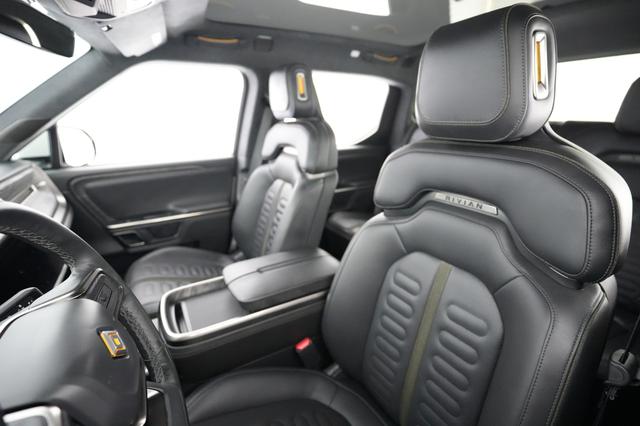2023 Rivian R1T — photo 3 of 22