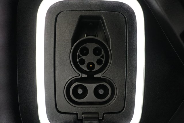 2023 Rivian R1T — photo 8 of 22