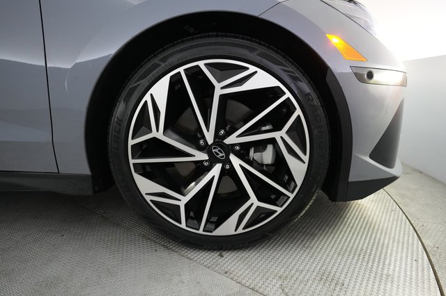 2023 Hyundai IONIQ 6 — photo 16 of 22