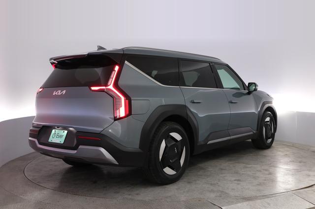 2024 Kia EV9 — photo 2 of 29