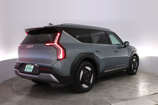 2024 Kia EV9 — photo 2 of 29