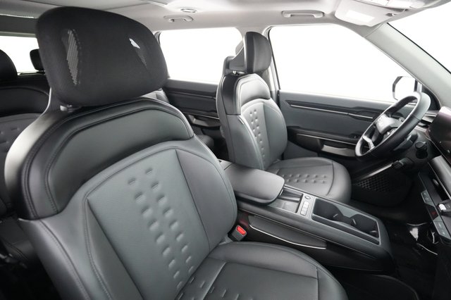 2024 Kia EV9 — photo 18 of 29
