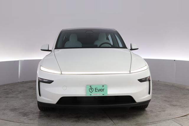 2026 Tesla Model Y — photo 9 of 23