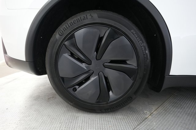 2026 Tesla Model Y — photo 17 of 23