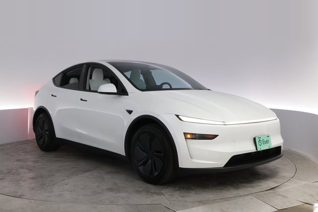 2026 Tesla Model Y — photo 10 of 23