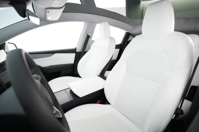 2026 Tesla Model Y — photo 3 of 23