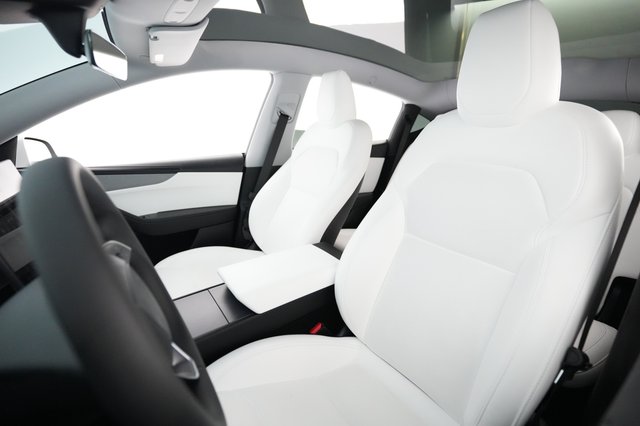 2026 Tesla Model Y — photo 3 of 23