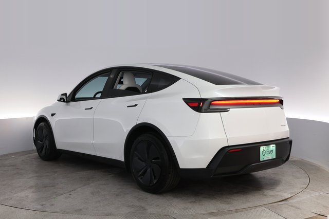 2026 Tesla Model Y — photo 13 of 23