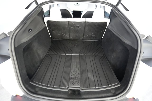 2026 Tesla Model Y — photo 6 of 23