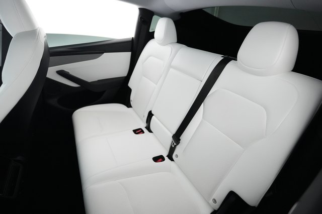 2026 Tesla Model Y — photo 19 of 23