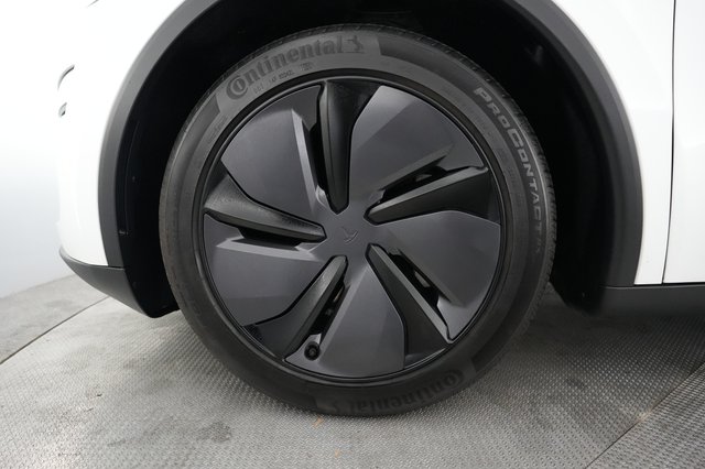 2026 Tesla Model Y — photo 15 of 23