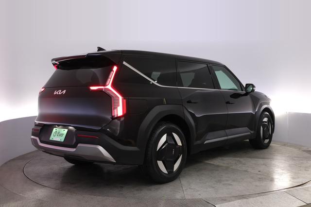 2024 Kia EV9 — photo 2 of 26
