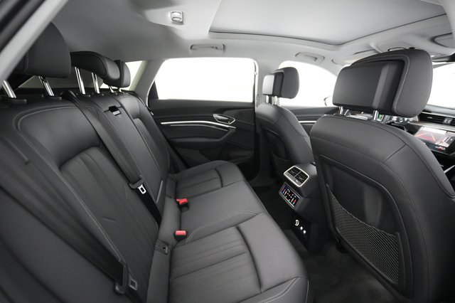2019 Audi e-tron — photo 20 of 31