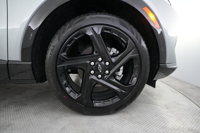 2024 Chevrolet Equinox EV — photo 16 of 22