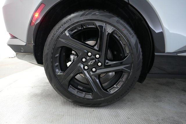2024 Chevrolet Equinox EV — photo 17 of 22