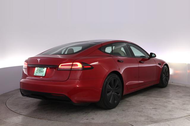 2022 Tesla Model S — photo 2 of 24