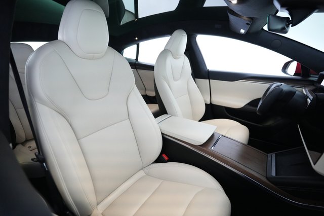 2022 Tesla Model S — photo 18 of 24