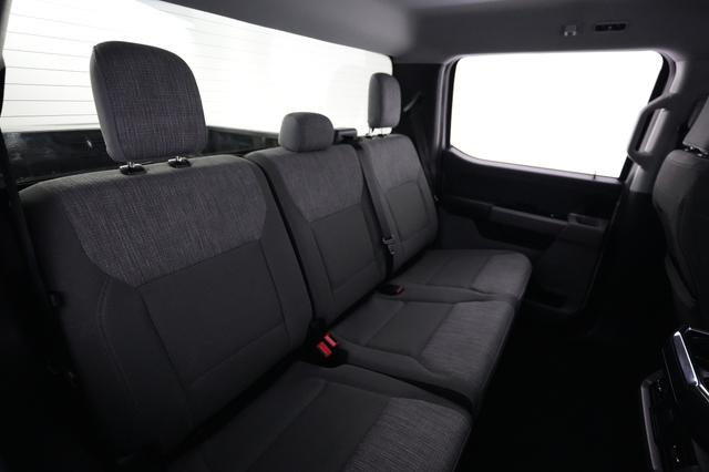 2023 Ford F-150 Lightning — photo 4 of 16