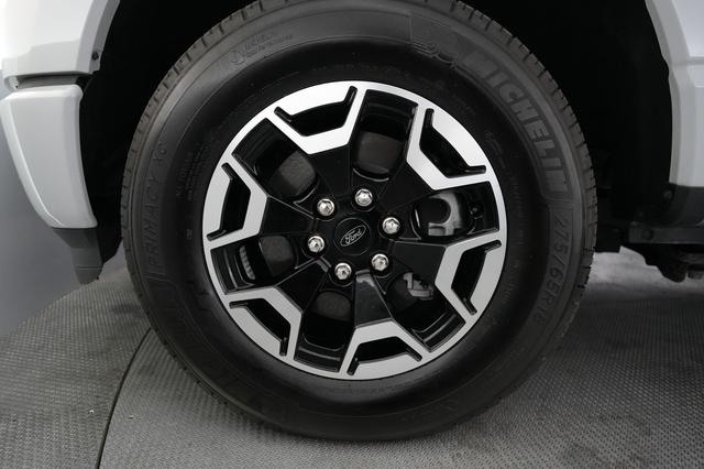 2023 Ford F-150 Lightning — photo 9 of 16