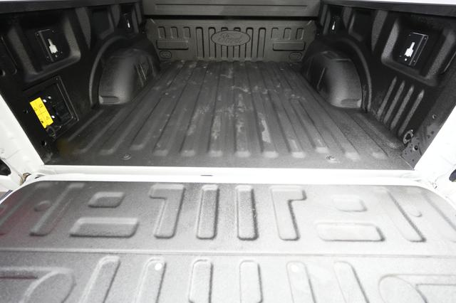2023 Ford F-150 Lightning — photo 6 of 16