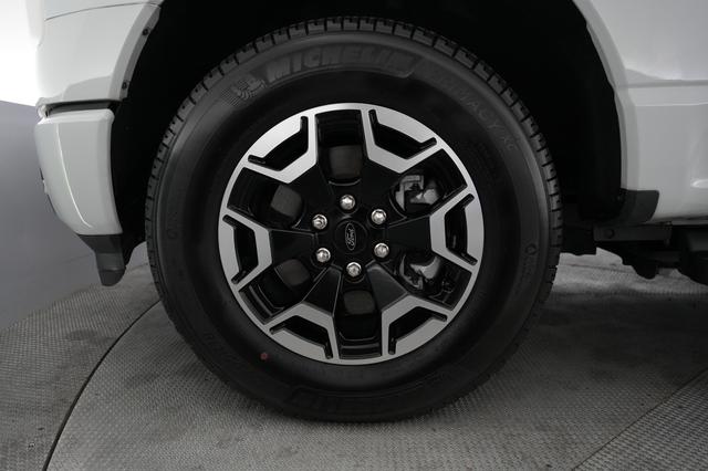 2023 Ford F-150 Lightning — photo 9 of 15