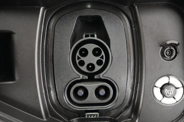 2023 Ford F-150 Lightning — photo 8 of 15