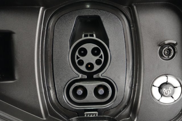 2023 Ford F-150 Lightning — photo 8 of 15