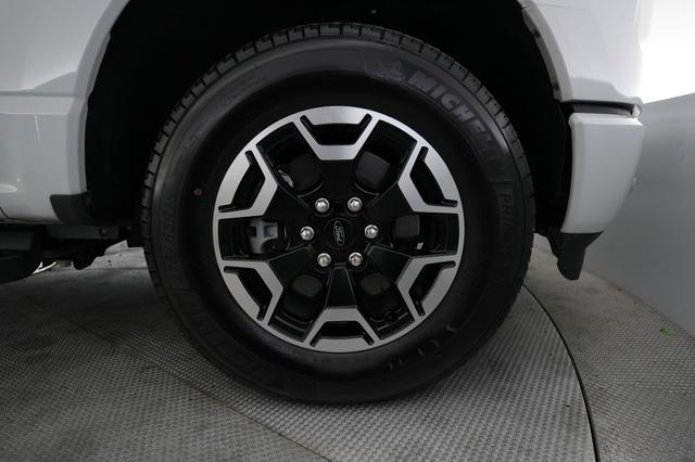 2023 Ford F-150 Lightning — photo 10 of 15