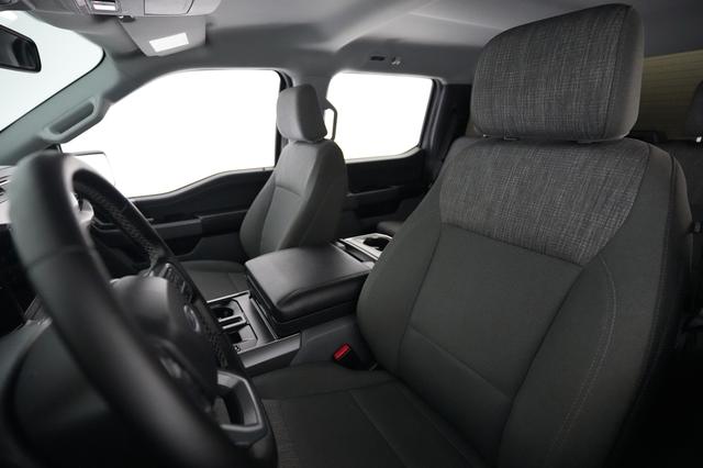 2023 Ford F-150 Lightning — photo 3 of 15