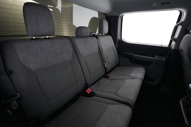 2023 Ford F-150 Lightning — photo 4 of 15