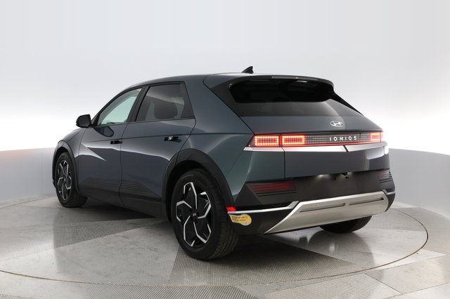 2022 Hyundai IONIQ 5 — photo 8 of 28