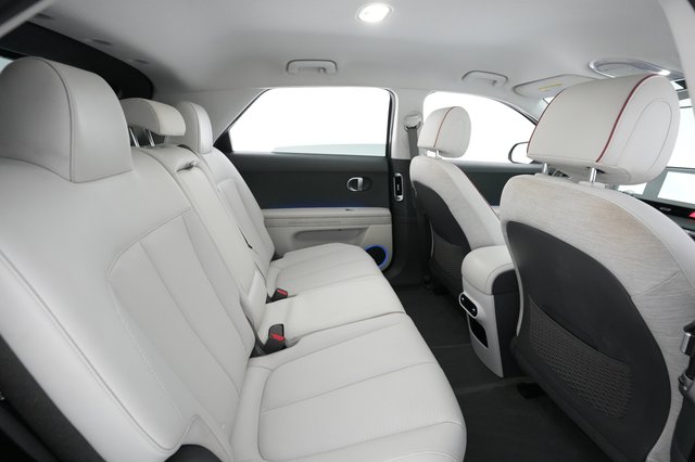 2022 Hyundai IONIQ 5 — photo 17 of 28