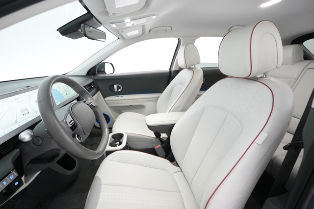 2022 Hyundai IONIQ 5 — photo 14 of 28
