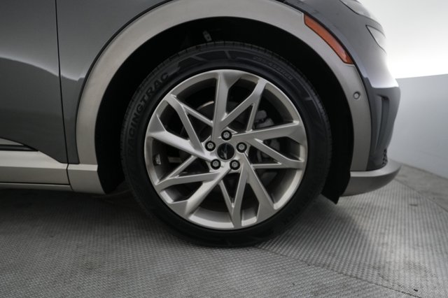 2023 Genesis GV60 — photo 16 of 22