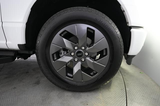 2024 Ford F-150 Lightning — photo 10 of 18