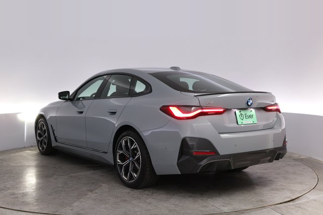 2024 BMW i4 — photo 13 of 24
