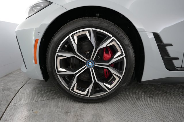 2024 BMW i4 — photo 15 of 24