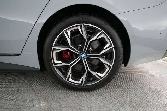 2024 BMW i4