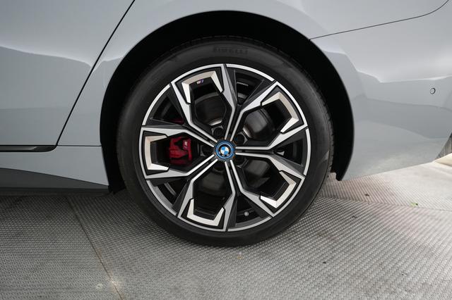2024 BMW i4