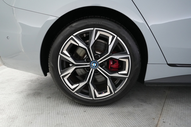 2024 BMW i4