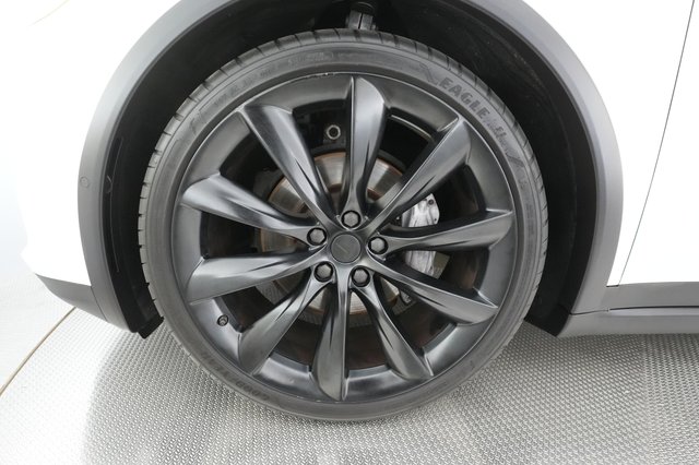 2020 Tesla Model X — photo 12 of 39