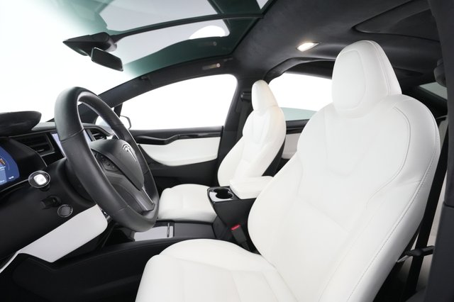 2020 Tesla Model X — photo 16 of 39