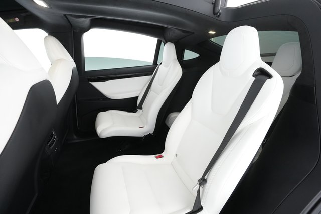 2020 Tesla Model X — photo 17 of 39
