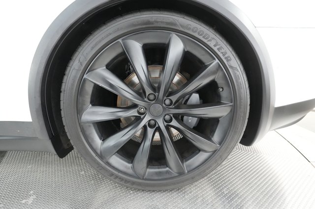 2020 Tesla Model X — photo 13 of 39