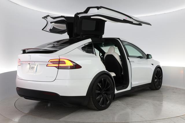 2020 Tesla Model X — photo 2 of 39