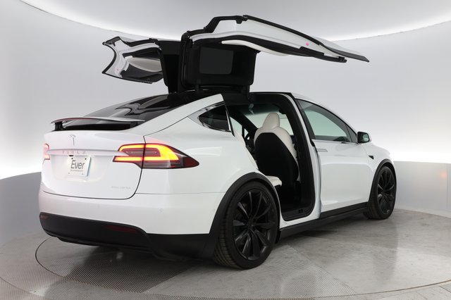 2020 Tesla Model X — photo 2 of 39