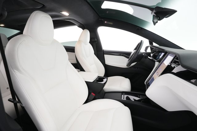 2020 Tesla Model X — photo 18 of 39