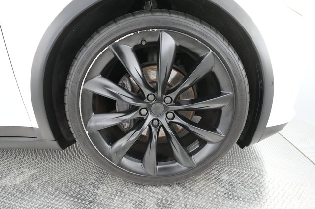 2020 Tesla Model X — photo 14 of 39