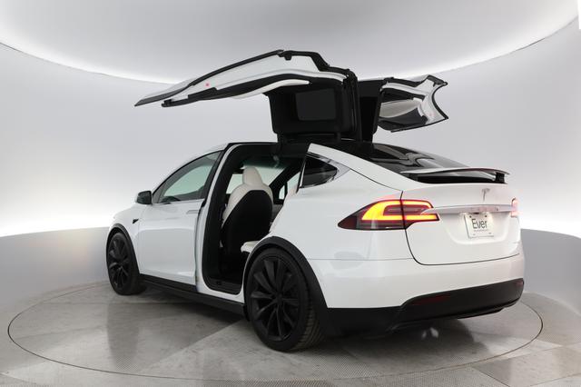 2020 Tesla Model X — photo 10 of 39
