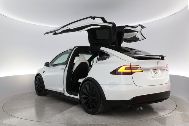 2020 Tesla Model X — photo 10 of 39